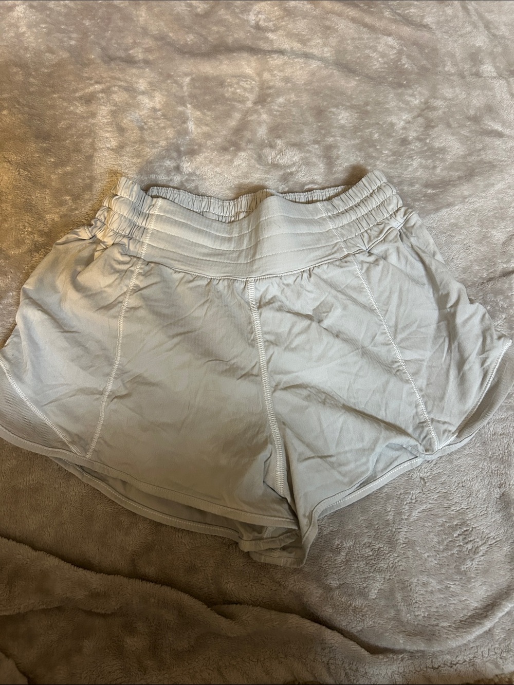 Lululemon hotty hot short in light grey